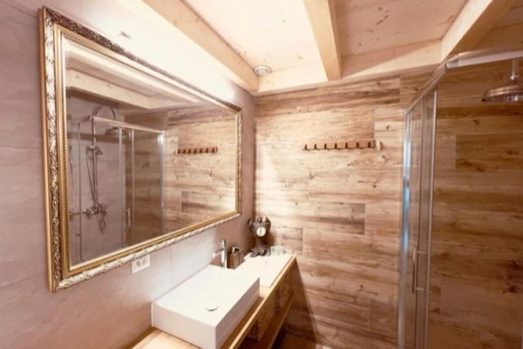 Chic Small New Apartment Up To 4 People, Pets Allowed Lens Exterior photo