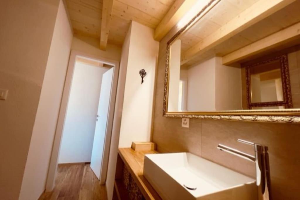 Chic Small New Apartment Up To 4 People, Pets Allowed Lens Exterior photo
