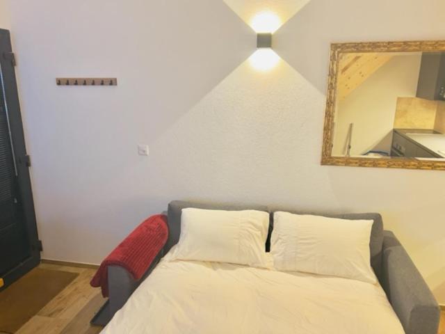 Chic Small New Apartment Up To 4 People, Pets Allowed Lens Exterior photo