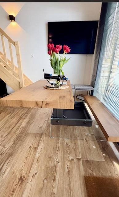 Chic Small New Apartment Up To 4 People, Pets Allowed Lens Exterior photo